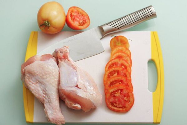 Ti sei mai chiesto se manipoli il cibo in modo corretto quando stai cucinando?